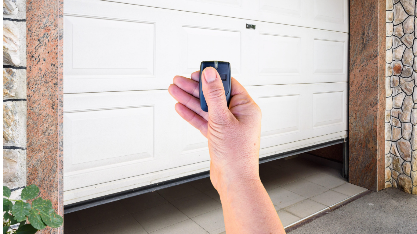 Puerta elevadiza blanca